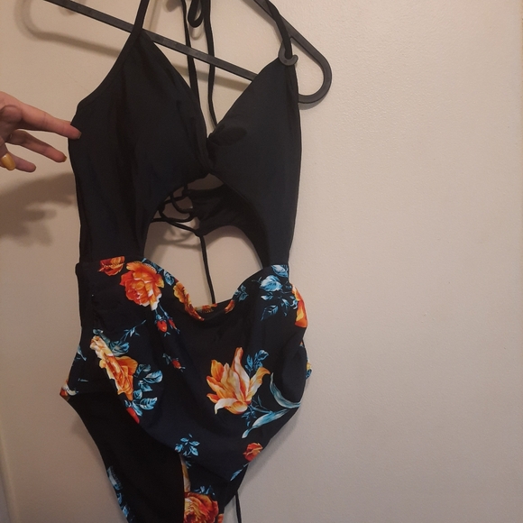 NWT Cupshe Black Floral Print Halter Tummy Control One Piece Swimsuit - Picture 6 of 13